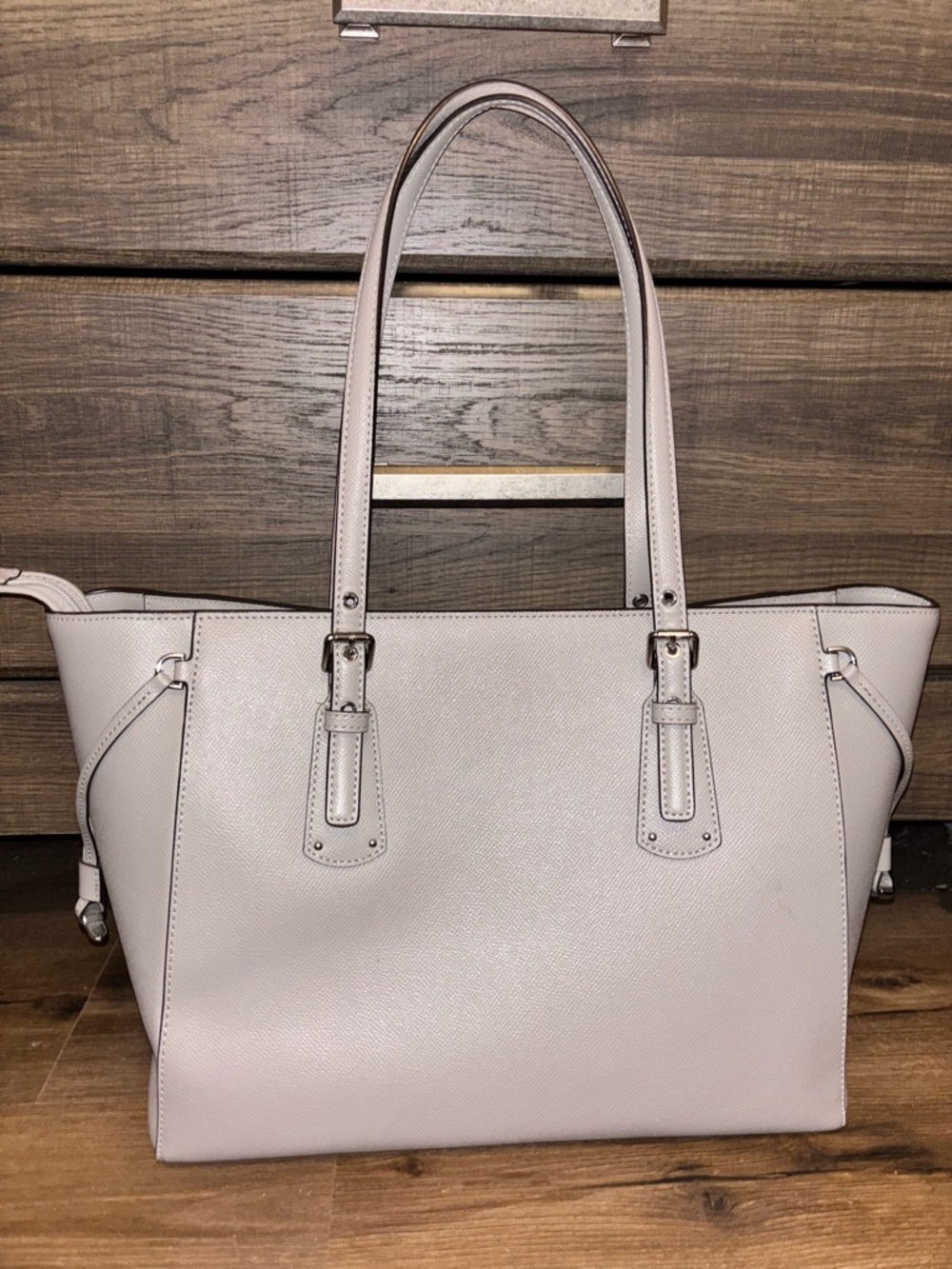Michael Kors Voyager Large Saffiano Leather Tote Bag - Picture 4 of 4